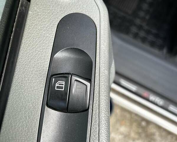 Білий Мерседес Віто, об'ємом двигуна 2.15 л та пробігом 365 тис. км за 7550 $, фото 24 на Automoto.ua