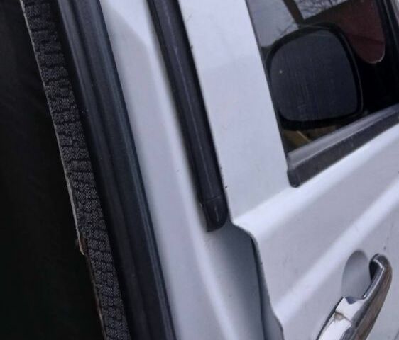 Белый Мерседес Вито, объемом двигателя 2.1 л и пробегом 363 тыс. км за 8800 $, фото 9 на Automoto.ua