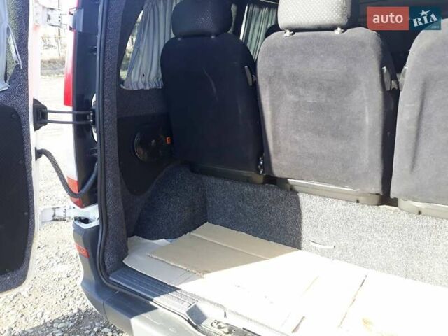 Белый Мерседес Вито, объемом двигателя 2.2 л и пробегом 289 тыс. км за 9100 $, фото 13 на Automoto.ua