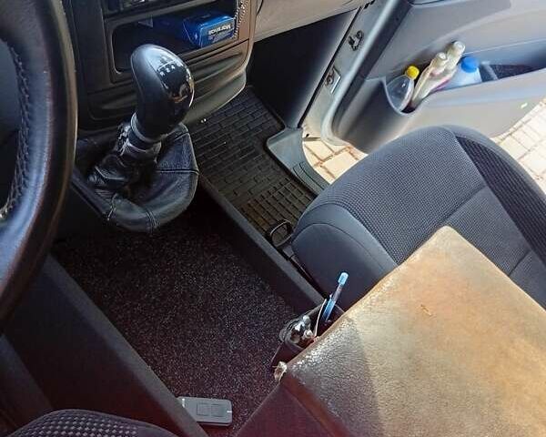 Белый Мерседес Вито, объемом двигателя 2.15 л и пробегом 330 тыс. км за 9300 $, фото 12 на Automoto.ua