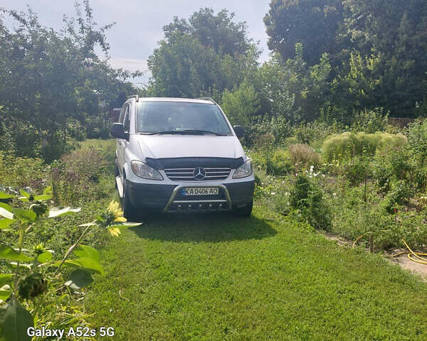 Белый Мерседес Вито, объемом двигателя 2.15 л и пробегом 275 тыс. км за 11000 $, фото 4 на Automoto.ua