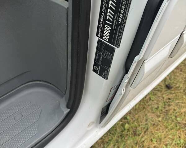 Белый Мерседес Вито, объемом двигателя 2.15 л и пробегом 194 тыс. км за 6700 $, фото 19 на Automoto.ua