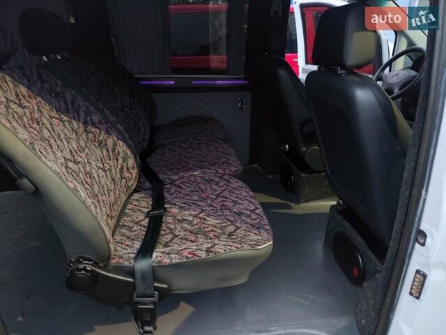 Білий Мерседес Віто, об'ємом двигуна 2.2 л та пробігом 300 тис. км за 14000 $, фото 11 на Automoto.ua