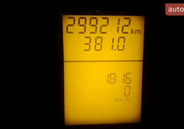 Белый Мерседес Вито, объемом двигателя 2.15 л и пробегом 300 тыс. км за 7200 $, фото 9 на Automoto.ua