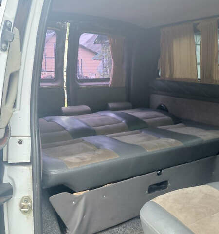 Белый Мерседес Вито, объемом двигателя 2.15 л и пробегом 275 тыс. км за 11000 $, фото 21 на Automoto.ua