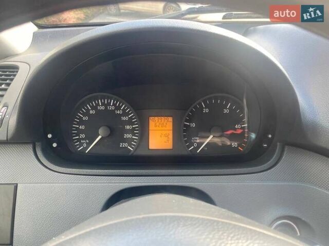 Белый Мерседес Вито, объемом двигателя 2.15 л и пробегом 400 тыс. км за 9200 $, фото 6 на Automoto.ua