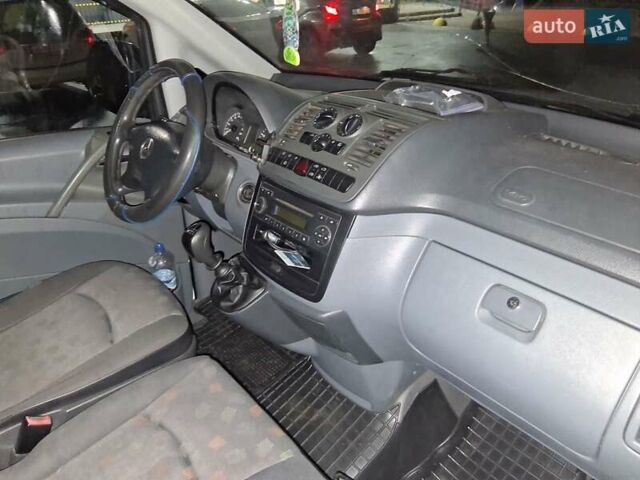 Белый Мерседес Вито, объемом двигателя 2.15 л и пробегом 439 тыс. км за 8350 $, фото 16 на Automoto.ua