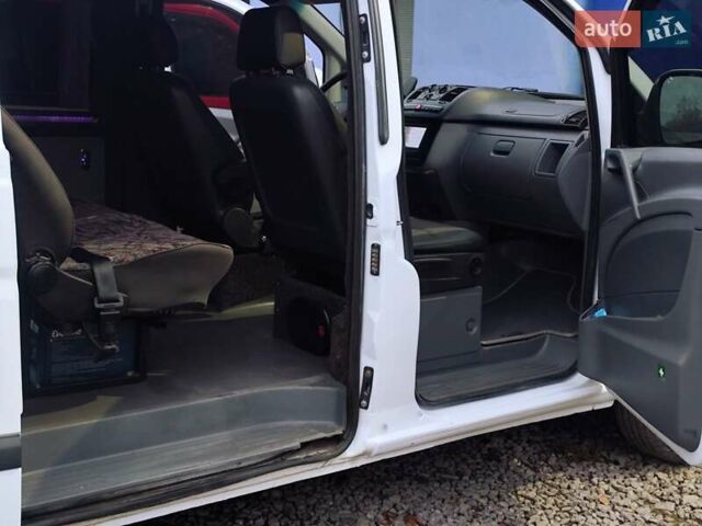 Білий Мерседес Віто, об'ємом двигуна 2.2 л та пробігом 300 тис. км за 14000 $, фото 15 на Automoto.ua