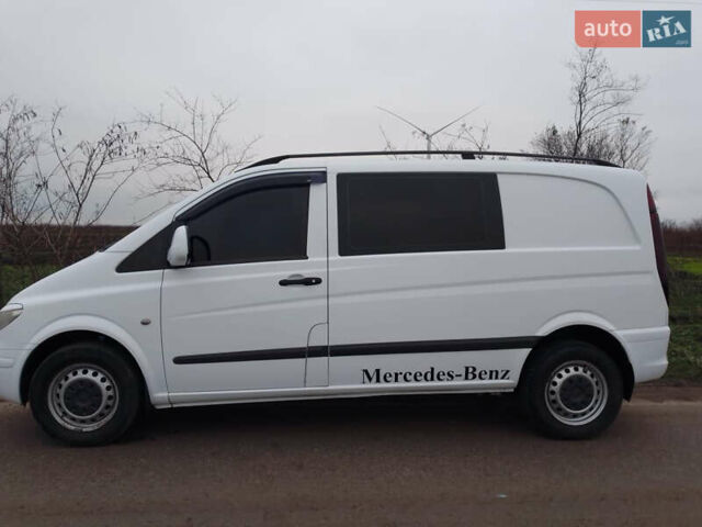 Белый Мерседес Вито, объемом двигателя 2.15 л и пробегом 300 тыс. км за 7200 $, фото 2 на Automoto.ua