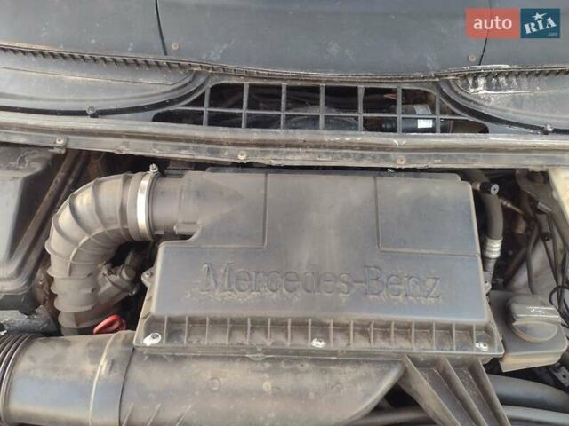 Белый Мерседес Вито, объемом двигателя 2.15 л и пробегом 495 тыс. км за 9999 $, фото 18 на Automoto.ua