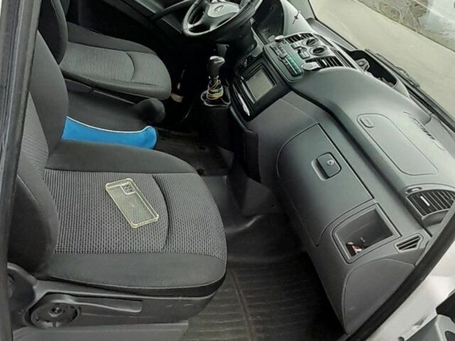 Белый Мерседес Вито, объемом двигателя 2.1 л и пробегом 430 тыс. км за 6100 $, фото 7 на Automoto.ua