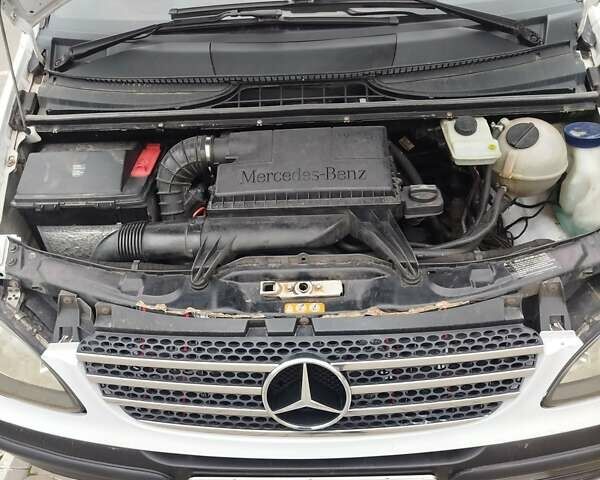 Белый Мерседес Вито, объемом двигателя 2.1 л и пробегом 444 тыс. км за 8300 $, фото 6 на Automoto.ua