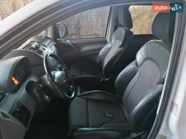 Білий Мерседес Віто, об'ємом двигуна 2.99 л та пробігом 323 тис. км за 11000 $, фото 14 на Automoto.ua