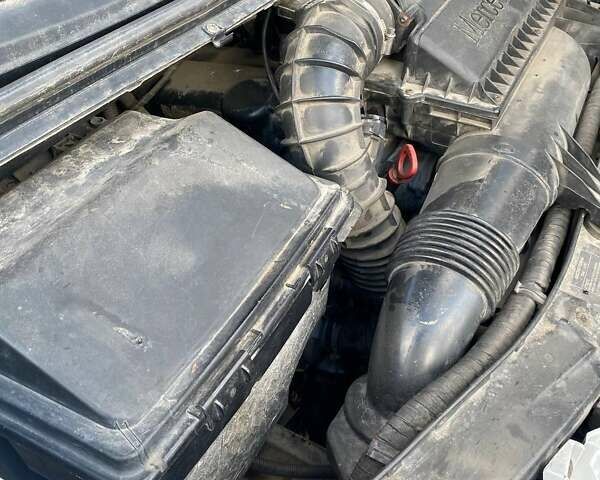 Белый Мерседес Вито, объемом двигателя 2.15 л и пробегом 400 тыс. км за 9200 $, фото 13 на Automoto.ua