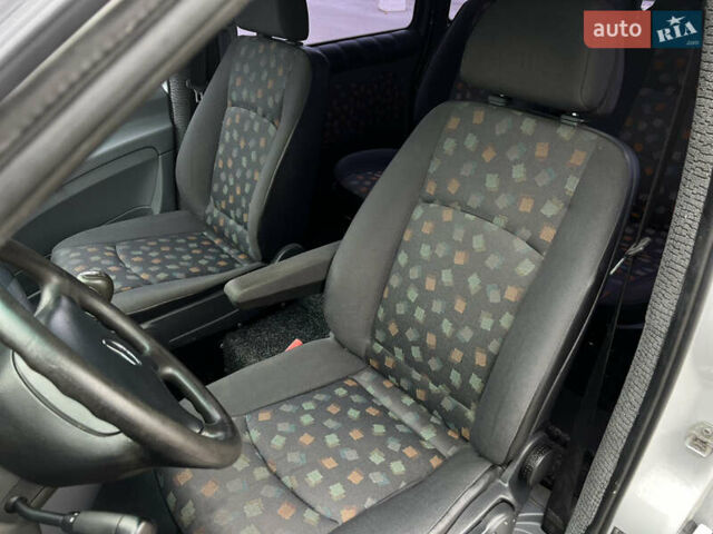 Белый Мерседес Вито, объемом двигателя 2.15 л и пробегом 277 тыс. км за 8000 $, фото 16 на Automoto.ua