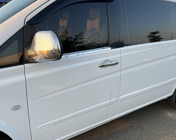 Белый Мерседес Вито, объемом двигателя 2.15 л и пробегом 375 тыс. км за 10500 $, фото 2 на Automoto.ua