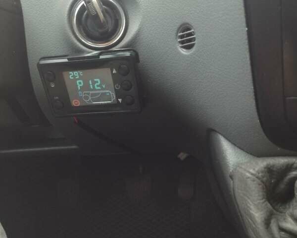 Белый Мерседес Вито, объемом двигателя 2.15 л и пробегом 495 тыс. км за 9999 $, фото 17 на Automoto.ua