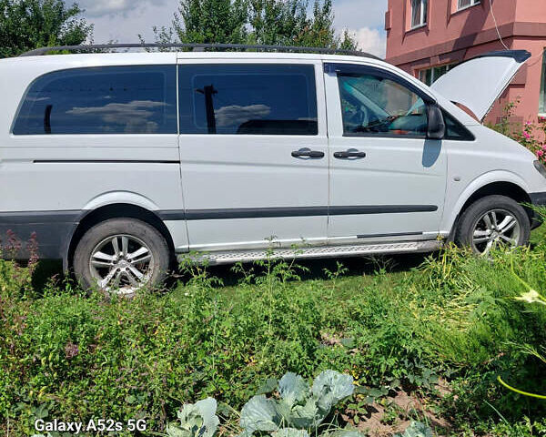 Белый Мерседес Вито, объемом двигателя 2.15 л и пробегом 275 тыс. км за 11000 $, фото 3 на Automoto.ua