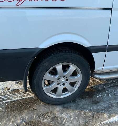 Белый Мерседес Вито, объемом двигателя 2.1 л и пробегом 234 тыс. км за 12000 $, фото 5 на Automoto.ua