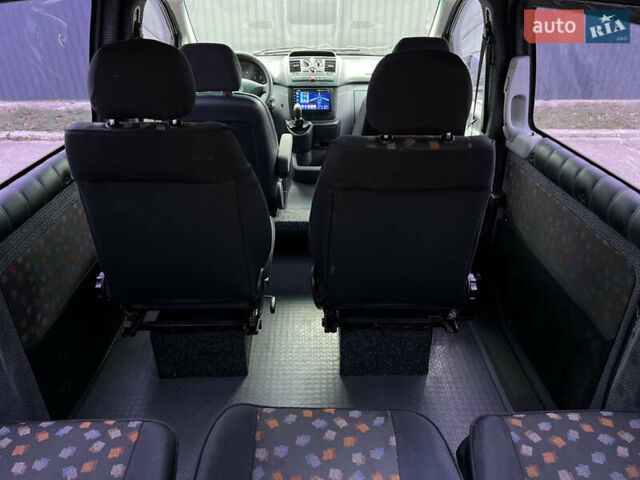 Белый Мерседес Вито, объемом двигателя 2.15 л и пробегом 277 тыс. км за 8000 $, фото 27 на Automoto.ua