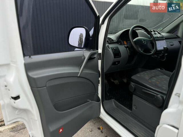 Белый Мерседес Вито, объемом двигателя 2.15 л и пробегом 277 тыс. км за 8000 $, фото 15 на Automoto.ua
