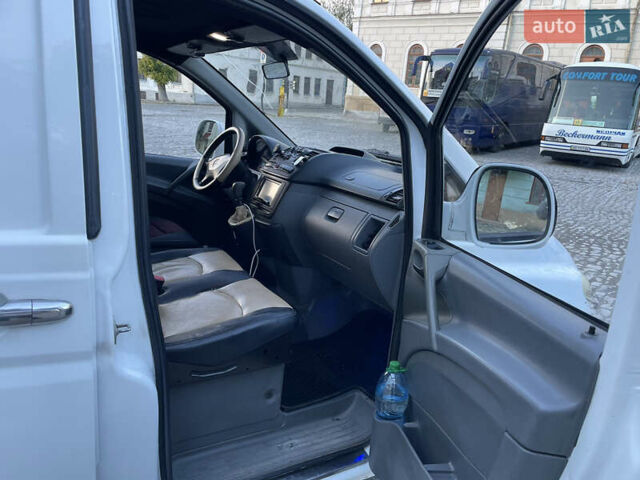 Белый Мерседес Вито, объемом двигателя 2.15 л и пробегом 300 тыс. км за 7000 $, фото 11 на Automoto.ua