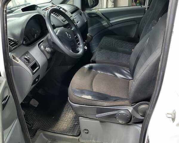 Белый Мерседес Вито, объемом двигателя 2.2 л и пробегом 346 тыс. км за 8100 $, фото 9 на Automoto.ua