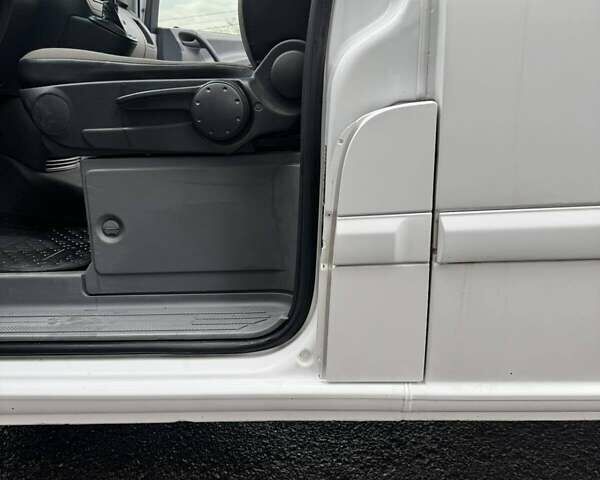 Белый Мерседес Вито, объемом двигателя 2.15 л и пробегом 194 тыс. км за 6700 $, фото 14 на Automoto.ua