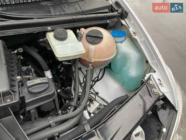 Белый Мерседес Вито, объемом двигателя 2.2 л и пробегом 336 тыс. км за 8999 $, фото 60 на Automoto.ua