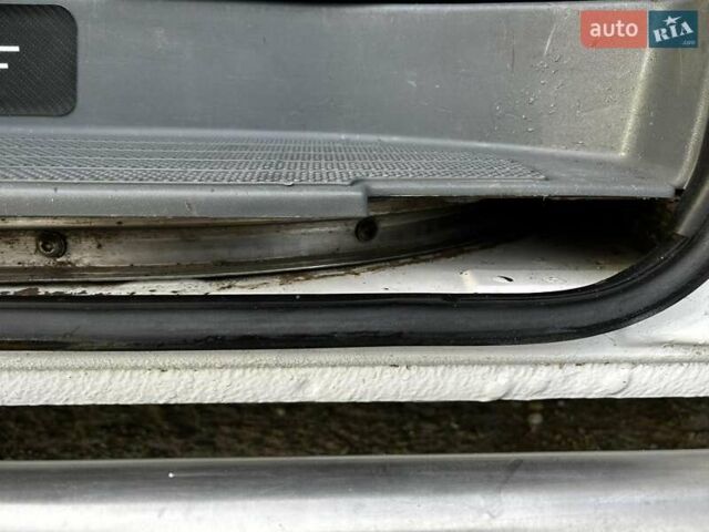 Білий Мерседес Віто, об'ємом двигуна 2.15 л та пробігом 365 тис. км за 7550 $, фото 23 на Automoto.ua
