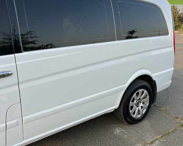 Белый Мерседес Вито, объемом двигателя 2.15 л и пробегом 375 тыс. км за 10500 $, фото 3 на Automoto.ua