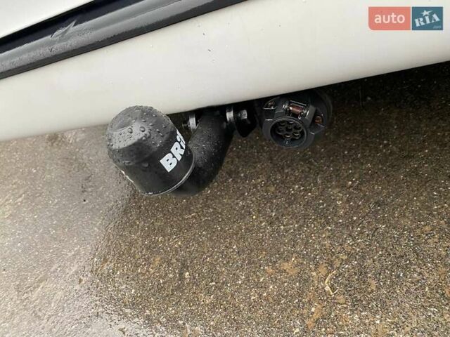 Белый Мерседес Вито, объемом двигателя 2.2 л и пробегом 336 тыс. км за 8999 $, фото 42 на Automoto.ua