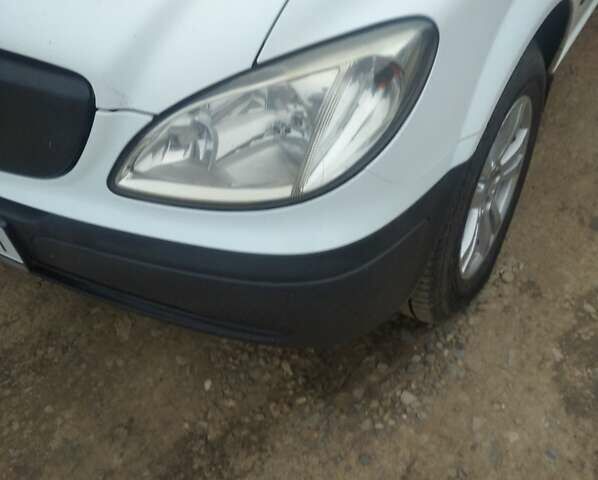 Белый Мерседес Вито, объемом двигателя 2.2 л и пробегом 289 тыс. км за 9100 $, фото 5 на Automoto.ua