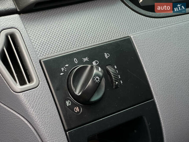 Белый Мерседес Вито, объемом двигателя 2.15 л и пробегом 277 тыс. км за 8000 $, фото 17 на Automoto.ua