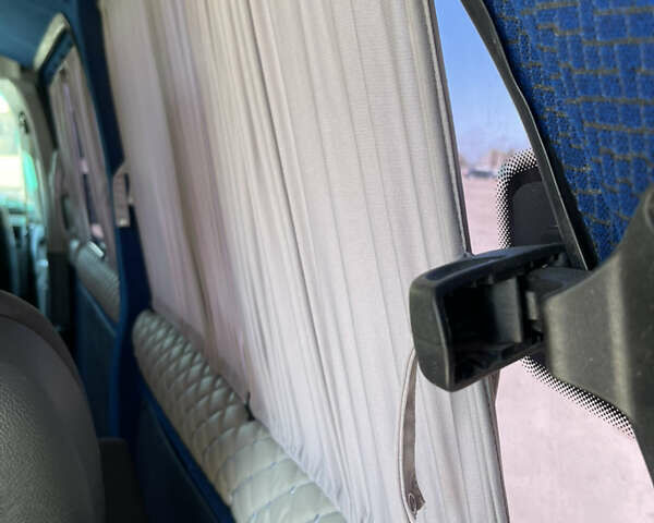 Белый Мерседес Вито, объемом двигателя 2.2 л и пробегом 330 тыс. км за 8800 $, фото 11 на Automoto.ua