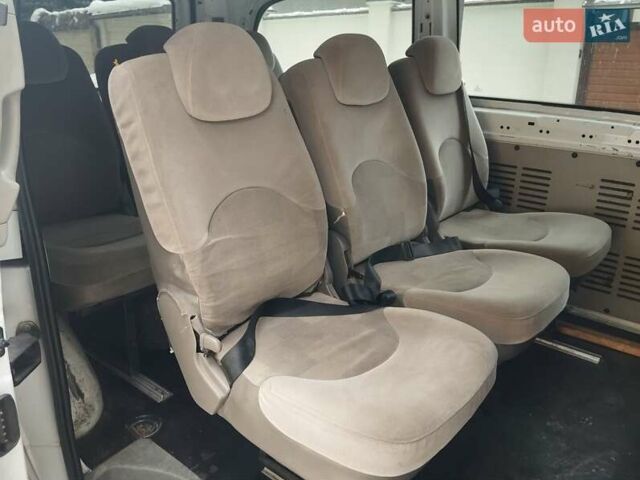 Белый Мерседес Вито, объемом двигателя 2.15 л и пробегом 355 тыс. км за 7600 $, фото 14 на Automoto.ua