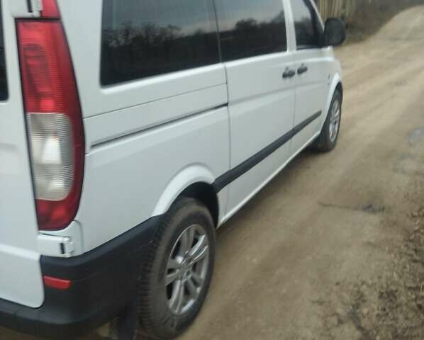 Белый Мерседес Вито, объемом двигателя 2.2 л и пробегом 289 тыс. км за 9100 $, фото 3 на Automoto.ua