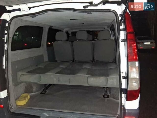 Белый Мерседес Вито, объемом двигателя 2.15 л и пробегом 439 тыс. км за 8350 $, фото 11 на Automoto.ua