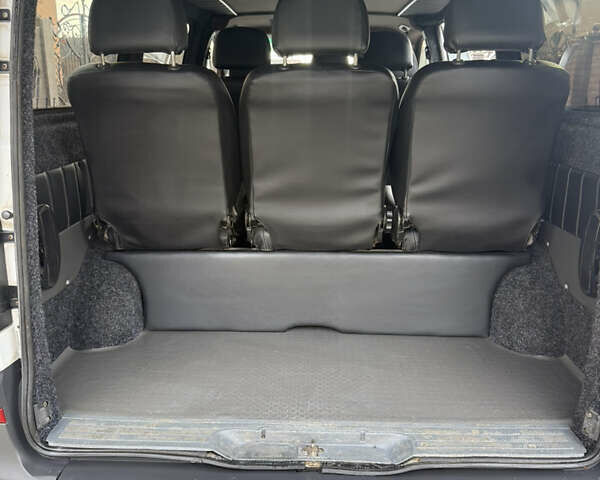 Белый Мерседес Вито, объемом двигателя 2.2 л и пробегом 285 тыс. км за 7300 $, фото 14 на Automoto.ua