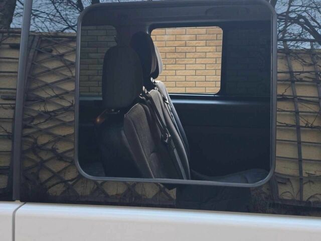 Білий Мерседес Віто, об'ємом двигуна 2.15 л та пробігом 245 тис. км за 10499 $, фото 20 на Automoto.ua