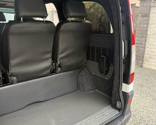 Белый Мерседес Вито, объемом двигателя 2.2 л и пробегом 285 тыс. км за 7300 $, фото 15 на Automoto.ua