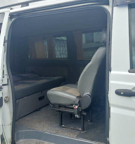 Белый Мерседес Вито, объемом двигателя 2.15 л и пробегом 275 тыс. км за 11000 $, фото 19 на Automoto.ua