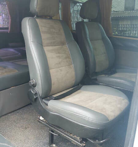 Белый Мерседес Вито, объемом двигателя 2.15 л и пробегом 275 тыс. км за 11000 $, фото 17 на Automoto.ua