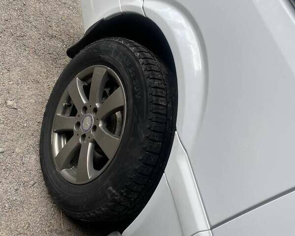 Белый Мерседес Вито, объемом двигателя 2.2 л и пробегом 336 тыс. км за 8999 $, фото 19 на Automoto.ua