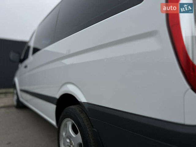 Белый Мерседес Вито, объемом двигателя 2.15 л и пробегом 277 тыс. км за 8000 $, фото 12 на Automoto.ua