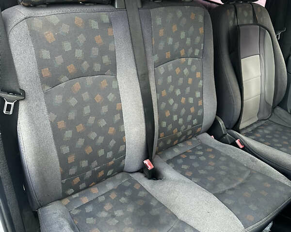 Белый Мерседес Вито, объемом двигателя 2.15 л и пробегом 300 тыс. км за 6500 $, фото 14 на Automoto.ua