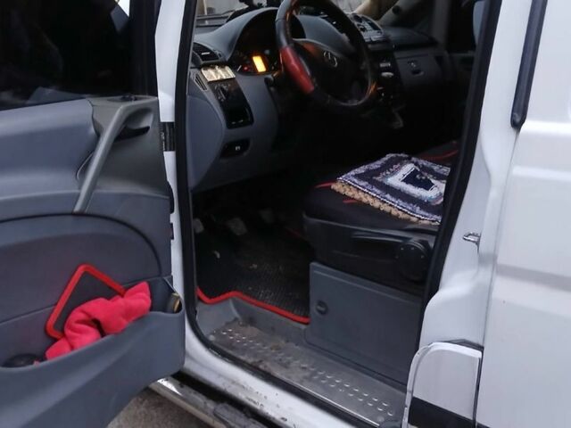 Белый Мерседес Вито, объемом двигателя 2.1 л и пробегом 363 тыс. км за 8800 $, фото 6 на Automoto.ua