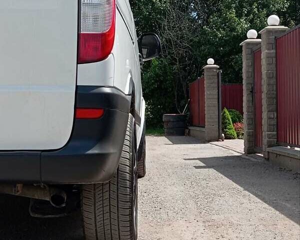 Белый Мерседес Вито, объемом двигателя 2.2 л и пробегом 323 тыс. км за 7777 $, фото 7 на Automoto.ua