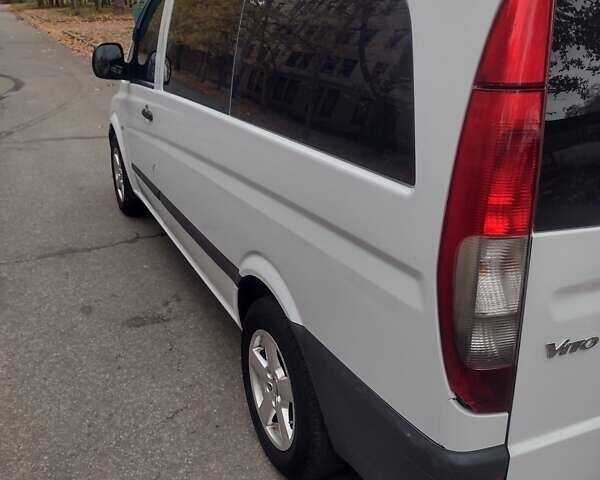 Белый Мерседес Вито, объемом двигателя 2.15 л и пробегом 495 тыс. км за 9999 $, фото 5 на Automoto.ua