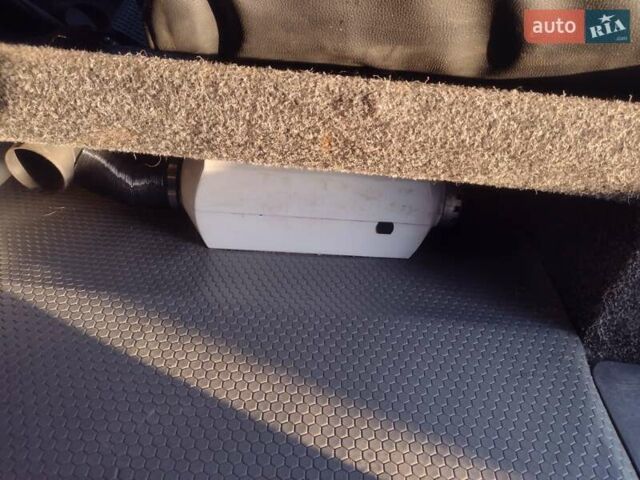 Белый Мерседес Вито, объемом двигателя 2.15 л и пробегом 495 тыс. км за 9999 $, фото 16 на Automoto.ua